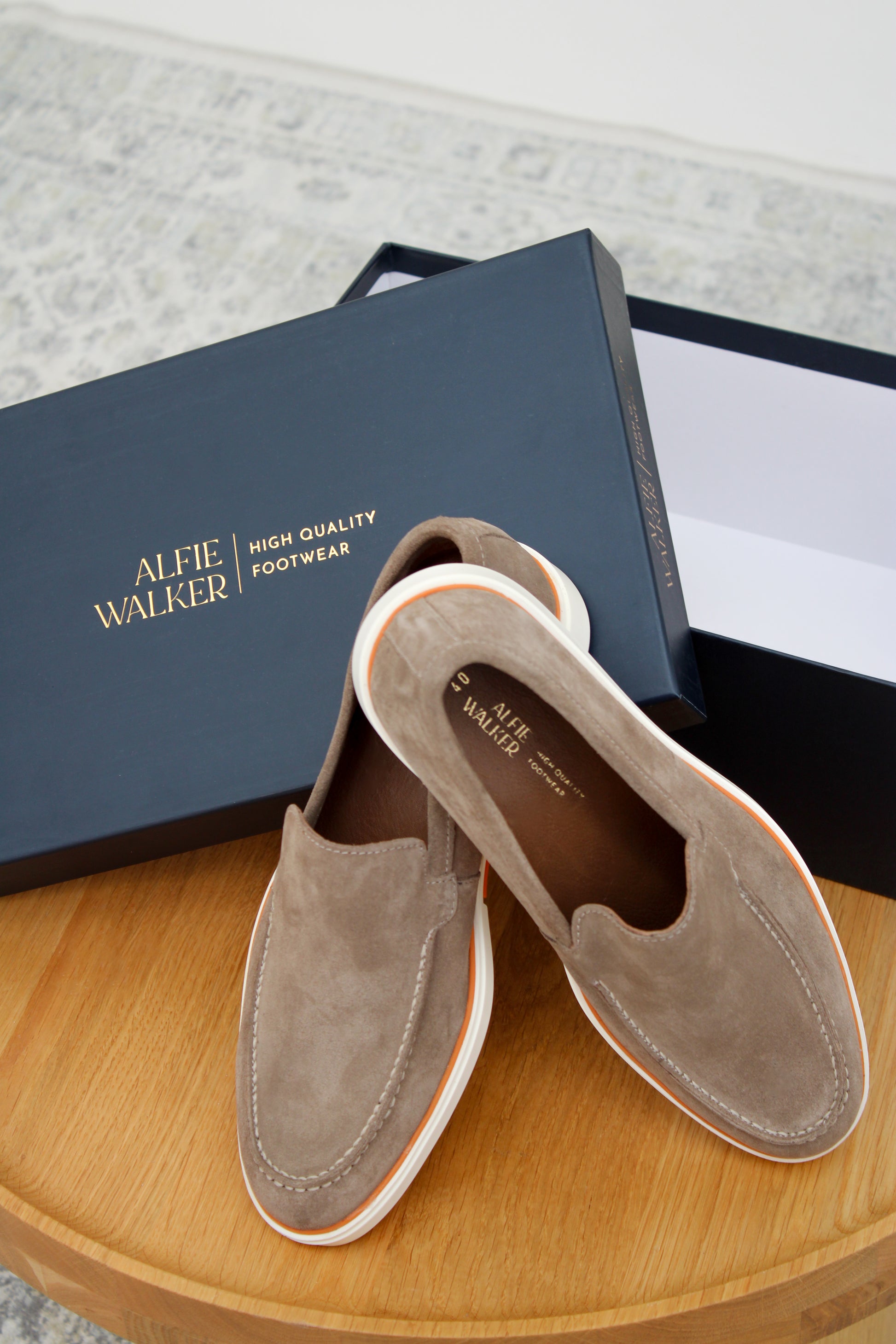 Heritage Suède Loafer Beige – perfect voor zakelijke en casual gelegenheden.