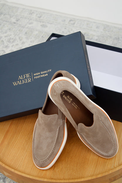 Heritage Suède Loafer Beige – perfect voor zakelijke en casual gelegenheden.